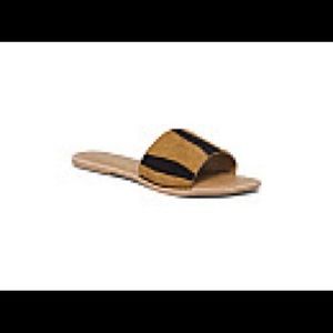 NWOT Tiger print sandals